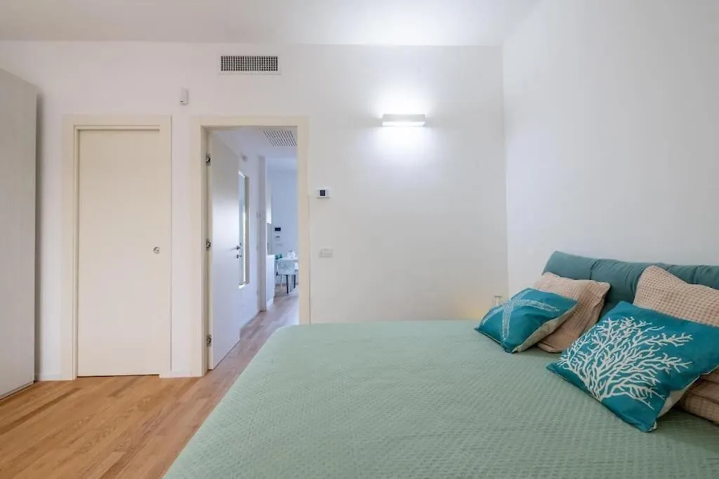 Maison Blaesia - Beachfront Modern Sea Loft Bari